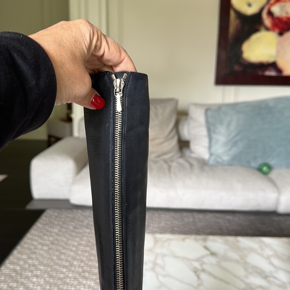 Chanel authentic knee high black leather boots .. zipper in the back - Picture 5 of 10